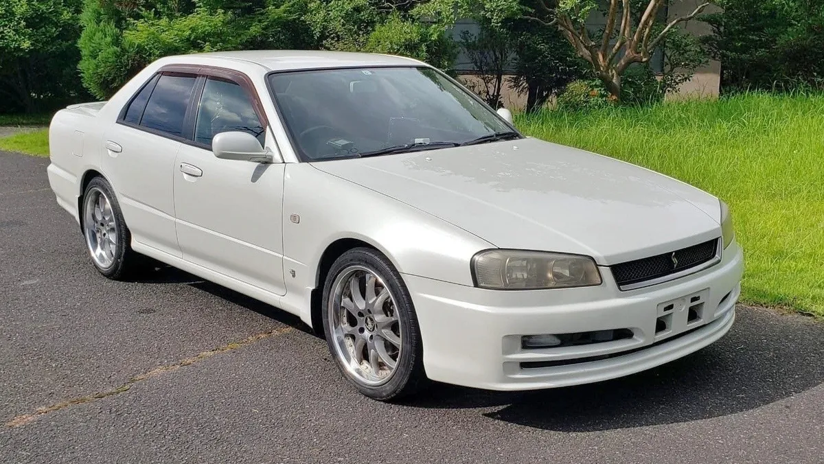 Nissan Skyline HR34 (4-door sedan, white)