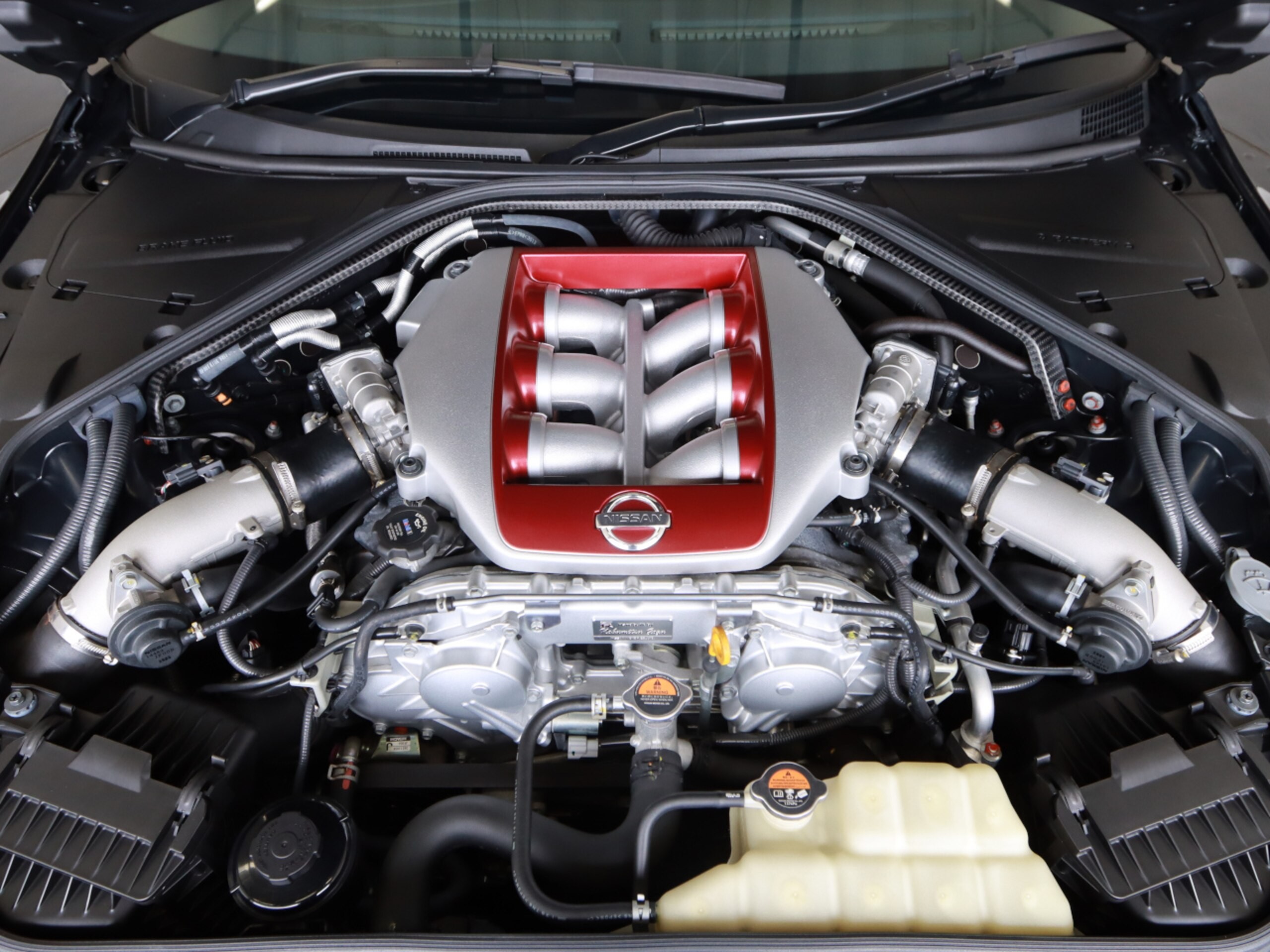 VR38DETT 3.8L twin-turbo V6 engine bay